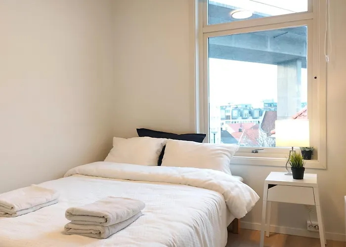 Saneha Homes - Large 4 Room, 8 Guests Apartment