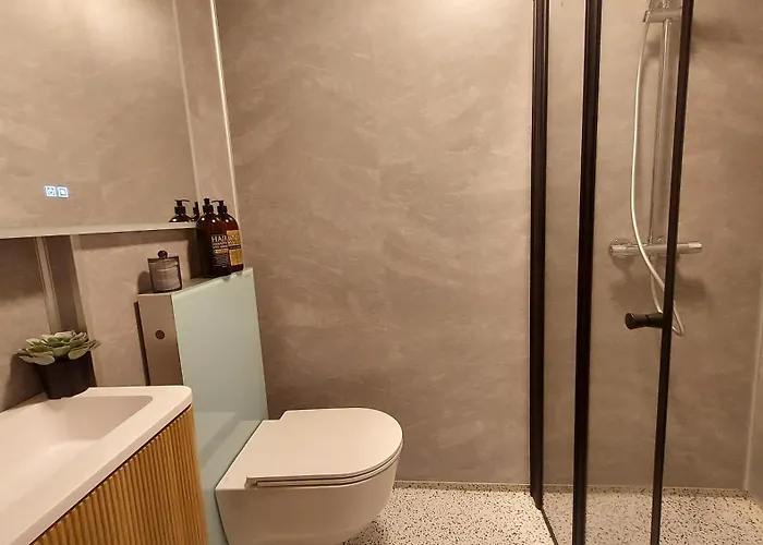 Saneha Homes - Large 4 Room, 8 Guests * Stavanger