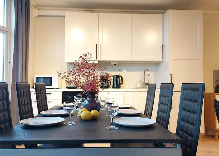 Saneha Homes - Large 4 Room, 8 Guests Apartment