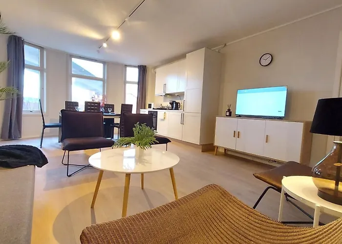 Saneha Homes - Large 4 Room, 8 Guests