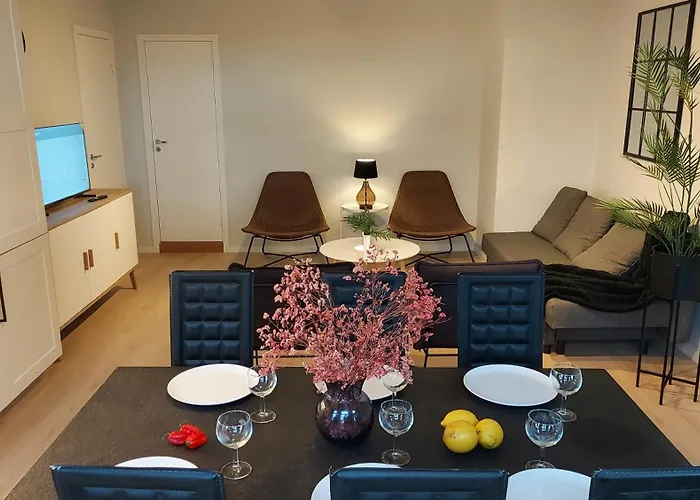 Saneha Homes - Large 4 Room, 8 Guests *